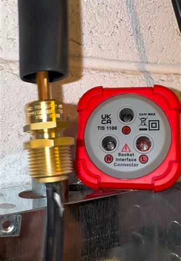 Testing Old School MICC Cable ⚡ Insulation resistance testing, earth continuity checks, and polarity identification on MICC cable - with the TIS1835 and the handy TIS1100 socket adapter. Test Equipment TIS 1835 - https://hub.efixx.co.uk/TIS1835 TIS 1100 https://hub.efixx.co.uk/TIS1100 @TIS