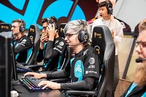 Sneaky cosplays as Marnie from Pokémon Sword and Shield