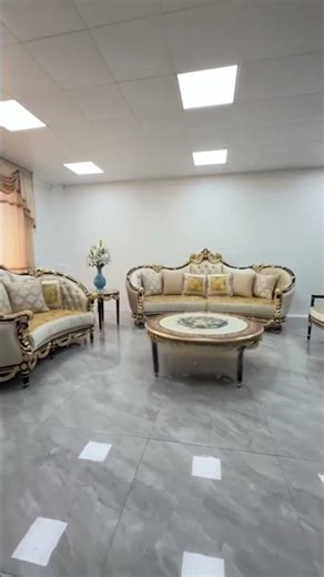 The custom-made furniture with a low-key yet luxurious style has been completed.