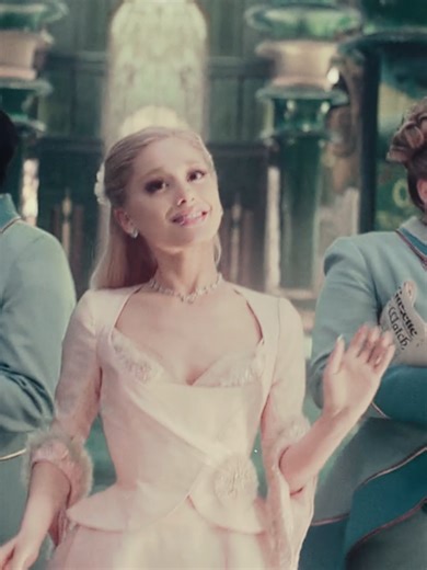 MISS MY BLONDE HAIR.. cc/ 2000slegend crt aiken#glindathegoodwitch #arianagrande #fyp #viral #wickedforgood #wicked GLINDA EDIT FROM WICKED FOR GOOD