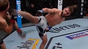 UFC Vegas 44 - Rafael Fiziev met KO Brad Riddell sur coup de pied retourné