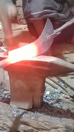 “Traditional Blacksmith Art |💥 🛠️✅#Blacksmith#IronForging#MetalArt#Craftsmanship#Satisfying💯✅