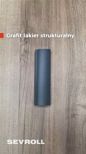 👀 Zobacz szeroką gamę kolorystyczną rączki Alfa – niezmiennie od lat w naszej ofercie! 🔥To prawdziwy klasyk, dzięki któremu dopasujesz zabudowę do różnorodnych projektów. Co więcej: ✔ Do systemu Gemini 18 ✔ Idealna do płyt o grubości 18 mm lub płyty 12 mm z klejonym szkłem 4 mm ✔ Ma wpuszczaną szczotkę- nie odkleja się i zapewnia łatwą wymianę ✔ Łatwy, szybki i bezproblemowy montaż ✔ Elegancki kształt, który nadaje drzwiom lekkości i nowoczesności 📌 Więcej informacji: https://www.sevroll.com/