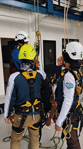 12K views · 244 reactions | Batch 10 in action for the Day 2 of their IRATA Rope Access Training! Here at Blade & Ropes Kamp #ropeaccesstechnician #irata #ropebrothers #ropework #iratainternational #ropeaccess #bladenropeskamp #ropeaccesstraining | Blade & Ropes | Facebook