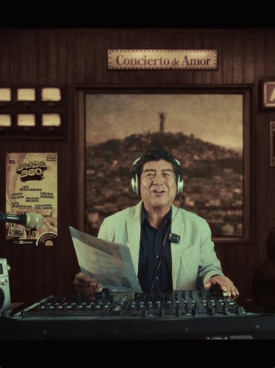 A veces una canción… puede transportarte a otra época. @Jorge Yunda Machado lo comprobó. Un recuerdo, una pantalla… y de pronto volvió a los años dorados de las baladas. Prepárate para vivir ese viaje este 11 de abril en la Plaza de Toros con Baladas 360. Una noche para cantar, recordar y sentir cada canción. Compra ya tus entradas en el Centro Comercial El Recreo, Pasaje J, o en www.laticketera.ec #Quito #Baladas370 #LoroHomero #Yunda #PlazaDeToros