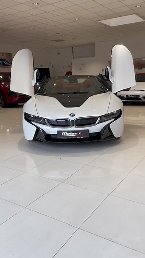 Présentation de la BMW i8 : Un véhicule hybride futuriste