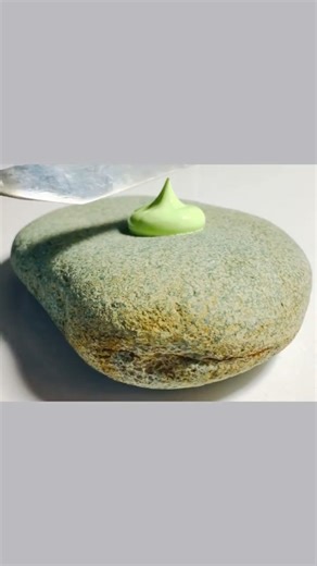 Amazing Acrylic Rock Painting 💚🦋 Butterfly & Flowers. #acrylicpainting #painting #rockart #shorts