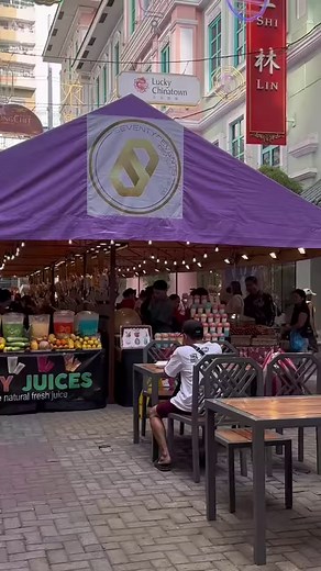 More reasons to visit us here at #LuckyChinatown! Enjoy good music, hang out with your girlfriends, and go on a food trip here at Chinatown Walk. 🍡 | Lucky Chinatown