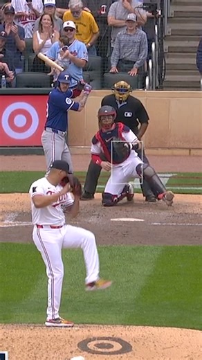 815K views · 5K reactions | Here it comes, try and hit it  100, 100, 101 MPH from Jhoan Duran to end the game! | MLB | Facebook