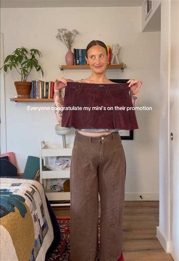 PSA to all my girls going into the weekend! Mini skirts make very cute going out tops. My boredom with my closet has finally paid off and now I’m really starting to crack into some creativity. I genuinely think if you spend enough time playing around with your stuff, you end up styling some pretty fun outfits. #miniskirtoutfit #midsizeoutfitinspo #goingoutoutfit #datenightoutfit