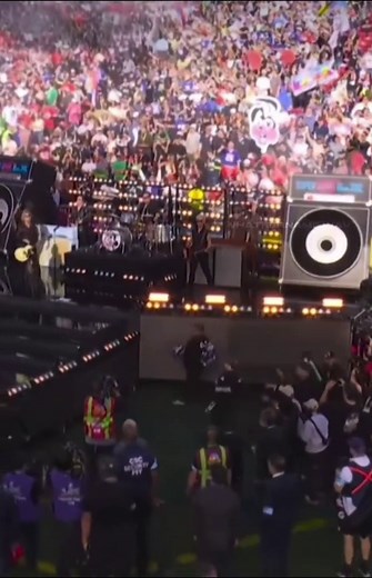 Green Day's Holiday Performance at Super Bowl 2026