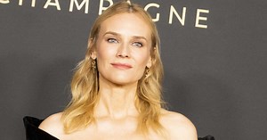 Diane Kruger renversante en robe corset transparente, cuissardes vernies XXL et gants opéra glamour