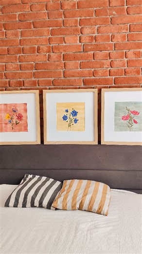 Kolekcja Kwadraciaków czyli akwarelowych kwiatów w kwadratowych ramach jest już gotowa i czeka na nowy dom Obraz - Kwiaty Technika - akwarela Papier - akwarelowy, gramatura 300 gramów Format akwareli bez ramy 29x30cm Rama MDF jasny brąz 54x54x3cm Certyfikat autentyczności Cena 350 zł Zamówić można przez wiadomość prywatną 😊 Kolory mogą nieznacznie różnić się od rzeczywistych w zależności od rodzaju urządzenia na jakim jest wyświetlane zdjęcie | Karolina Nowak