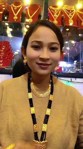 Stunning Gold Jewelry Showcase and Demonstration