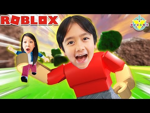 Minies vs GIANT!! Let's Play Ryan VS Mommy!