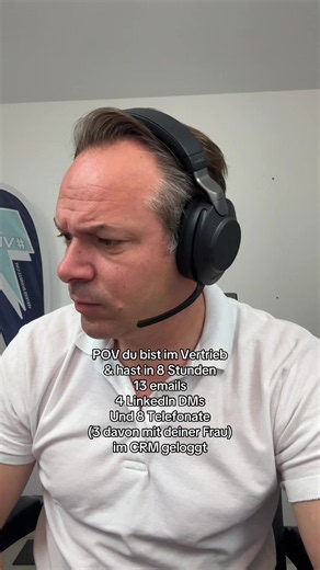 POV du bist im Vertrieb & hast in 8 Stunden 13 emails 4 LinkedIn DMs Und 8 Telefonate (3 davon mit deiner Frau) im CRM geloggt #vertrieb #b2bvertrieb #salesleif #saleshumor