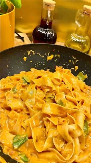 Creamy Pappardelle with Red Pesto and White Wine