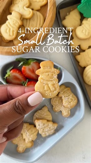 Lily Payen • Easy BLW & Toddler Recipes on Instagram: "If you’ve been looking for an EASY refined sugar free cookie recipe for the holidays, I got you😊 These are my 4 ingredient small batch mini sugar cookies that are egg-free, impossible to mess up, slightly chewy with crispy edges, and perfectly sweetened😍 Comment ‘COOKIES’ down below and I’ll send the recipe your way!💌"