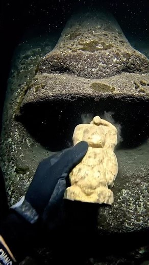 POV: I took GOLD from a Sunken Moai Idol... RUN! 🗿🥇🏮