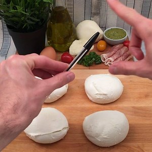 2.3M views · 8.1K reactions | Mozzarella-Schnitzel! Mit Pestofüllung +Dessert | Chefclub DE | Facebook