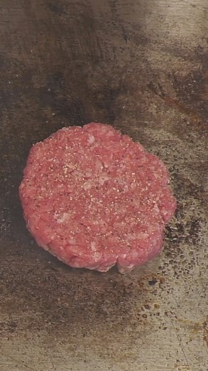 This smash burger technique is amazing! The end result is a smash burger with a "normal" thickness in the center and those crispy, lacy edges! I learned this technique while watching Goldburger in LA making burgers. | Ballistic BBQ