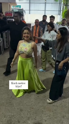 Neha Kakkar Height 🥰 . .. . . . #shorts #shortheight #nehakakkar #nehakakkarsongs #nehakakkarshorts #nehakakkarnewsong #shorts #viral #trending | Explain Yaan