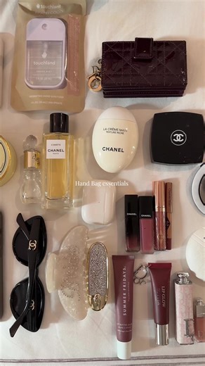 Essential Items in My Handbag for Everyday Use