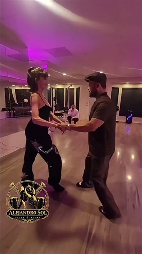 Fun Intermediate Level Salsa Combination by Alejandro Sol
