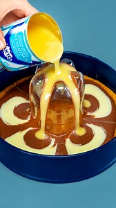 719K views · 3K reactions | Un petit secret et le dessert ordinaire se transforme en chef-d'œuvre ! Ingredientes: biscuits à la vanille : 300 g beurre fondu: 140 g La crème: pudding à la vanille en poudre: 160 g sucre: 200 g lait: 1.6 l chocolat noir: 120 g lait concentré: 100 g chocolat blanc: 100 g | Cookrate - France | Facebook