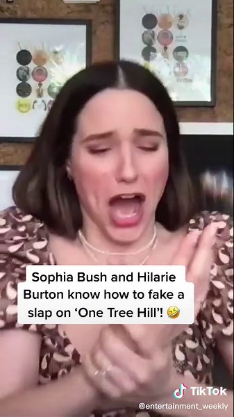 #SophiaBush and #HilarieBurton know how to fake a slap on #OneTreeHill! 🤣 #OneTreeHillEdit #BrookeAndPeyton