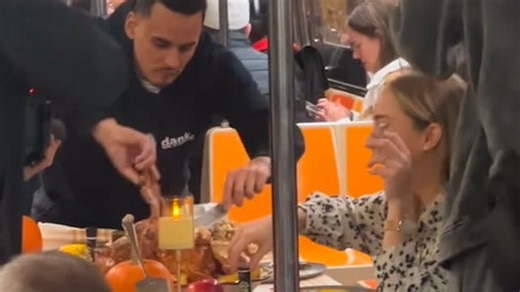 New Yorkers host lavish Thanksgiving dinner in middle of subway carriage
