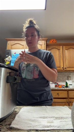 Pressure canning chicken broth from to finish in one video 🫶🏻 #pressurecanningbasics #pressurecanning #canning #canningandpreserving