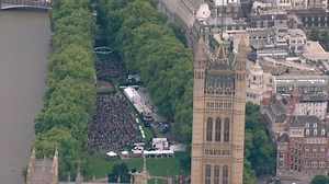 Queue for Queen stretches over 4 miles through London