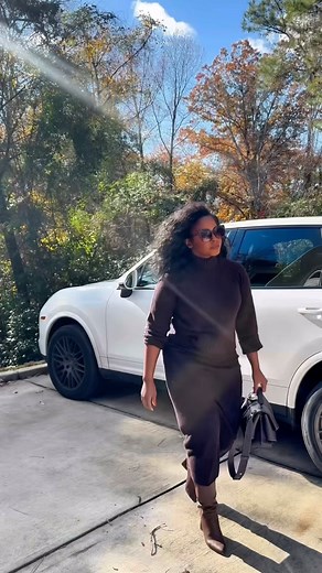 Alicia B Gettys on Instagram: "Timeless, versatile, and effortlessly chic— @gap makes getting dressed feel like second nature. ✨ From casual cozy days to sleek polished moments, these pieces work for every woman, every style, and every wardrobe. Dress it up, dress it down, and make it yours. 💛 #gapinc #ad #howyouweargap #gettyscollab Comment SHOP below to receive a DM with the link to shop this post on my LTK ⬇ https://liketk.it/50t3f"