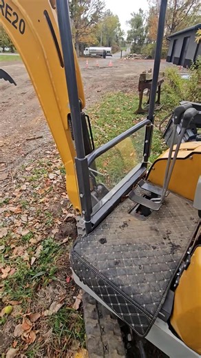 Ire20 has 6hrs on it that I put on, no issies I let my electrician jump on it & he said after 3 buckets it just started free spinning, from a quick look it doesnt look like any bolts are broke or even loose on the table. Has anyone experienced this? | Zach Senger