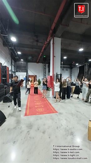 Pro-3123 adopts a passive three-way design, equipped with two 12-inch woofers, a 10-inch midrange . Application areas: stadiums, live performances, outdoor performances, theaters, multi-purpose halls, etc | T.I Group