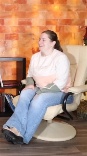 ✨ First-time float reaction = instant YES ✨ “It was awesome! Really relaxing, really nice, and so stress-relieving. I really enjoyed it.” And when we asked if she’d do it again? Emphatic YES. 🙌 Her favorite part? 🛏️ It felt like laying on a sturdy, comfortable bed 💧 Not like being in water at all 😌 Just fully supported, calm, and at ease If your nervous system has been begging for a break… this is your sign. 🔥 January Special: 💫 30 Days of Unlimited Floating — our best way to reset, recove