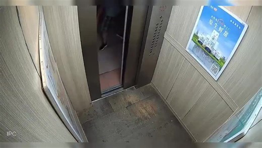 A man gets trapped inside an Elevator with a lithium battery that explodes and catches fire