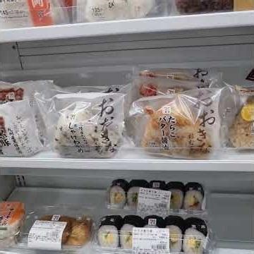 京都の夜、静寂に包まれる鴨川の魅力 🌃🚶‍♂️