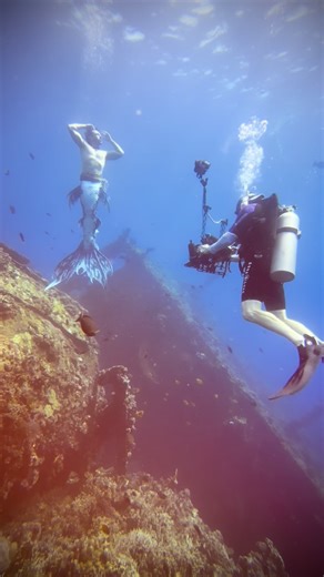 Thomas Tallman on Instagram: "40 feet down in Bali 🌊 One breath. One pose. One moment at a time with @submergeunderwater!!! This is scuba-assisted underwater modeling — a technique that allows longer, safer, and more controlled underwater performances 📸 Here’s what you’re seeing in this reel ⬇️ 🤿 A controlled breath from a rescue diver 🫁 Slow descent + heart rate control 📸 Posing between micro-movements to conserve air ✨ Stillness is the secret to floating, not fighting 🔔 Hand signal at th