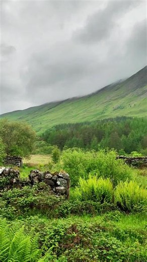 📍🇬🇧 Glencoe格伦科峡谷在苍凉与寂静中，默默地诉说着凯尔特人的信仰、抗争与伤痛！“所有的人都会死，不是每个人都真正活着，灵魂自由才是人生旷野。——《勇敢的心》