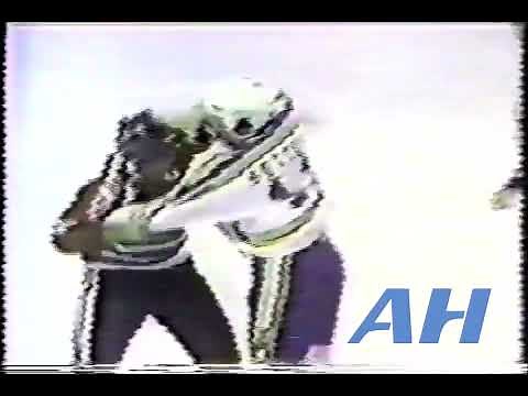 NHL Oct. 23, 1982 Brian Sutter,STL v Terry Ruskowski,CHI St. Louis Blues Chicago Blackhawks