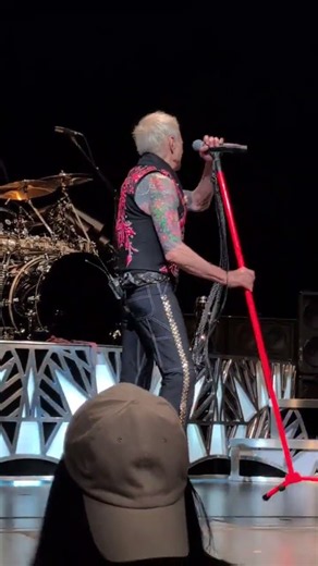 David Lee Roth-Jamie’s Cryin’ 5-31-26 (2nd clip) #davidleeroth #vanhalen #rockmusic #liveshows