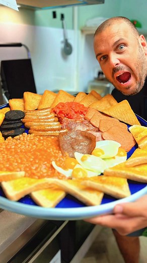 Mega Breakfast Challenge 😋 #breakfast #breakfastchallenge #bigbreakfast #eatingchallange #foodchallenge Peggies Kitchen | Jonny Adams