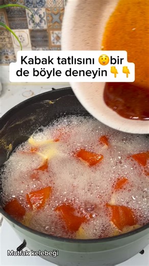 mutfak_kelebeği27 on Instagram: "Kabak tatlısını bir de böyle deneyin 😍 Karamelizeli kabak tatlısı… Görsel olarak muhteşem ✨ Lezzet olarak da fırından yeni çıkmış tat veriyor 🔥 #kabaktatlısıtarifi #evtatlısı #tatlıkeyfi"