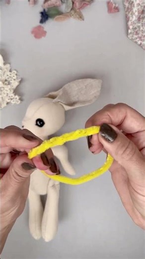 Make A Spring Floral Wreath (with your fabric scraps!)