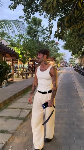 Men's Street Style Walking Guide