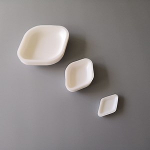[Hot Item] Lab Instrument Laboratory Equipment 30 Ml Disposable White Diamond Shape Laboratory Consumable PS Weigh Boat Plastic Weighing Boat
