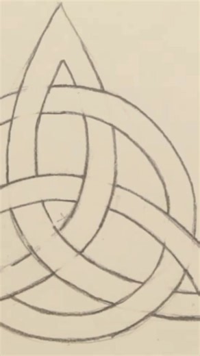 Often called the Trinity Knot, this ancient design long predates Christianity and was deeply rooted in Ireland’s pagan past. For the Celts, the three interlocking points represented balance and eternity, the idea that life moves in cycles, not straight lines. Common meanings include Life, death, rebirth Land, sea, sky Mind, body, spirit Past, present, future Later, Christianity adopted the symbol to represent the Holy Trinity, giving it a new layer of meaning while keeping the original form almo