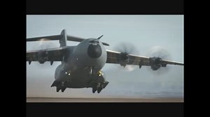 【英空軍】エアバスA400M 砂浜での離着陸試験を実施